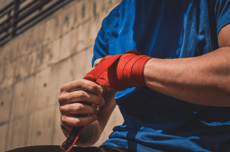 Man wrapping his hand